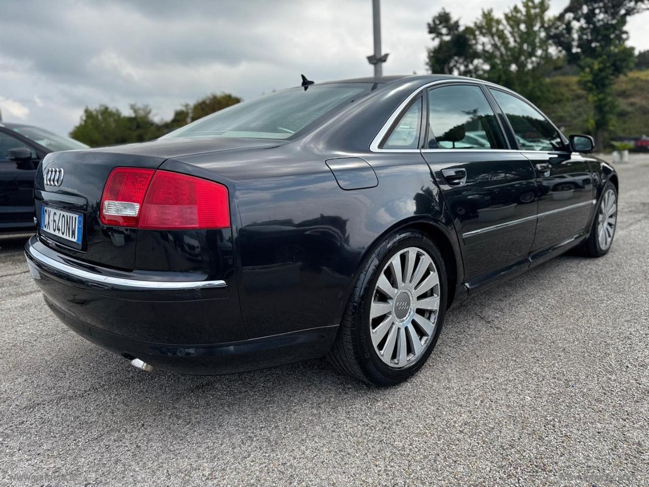AUDI A8 3.0 V6 TDI quattro tiptronic