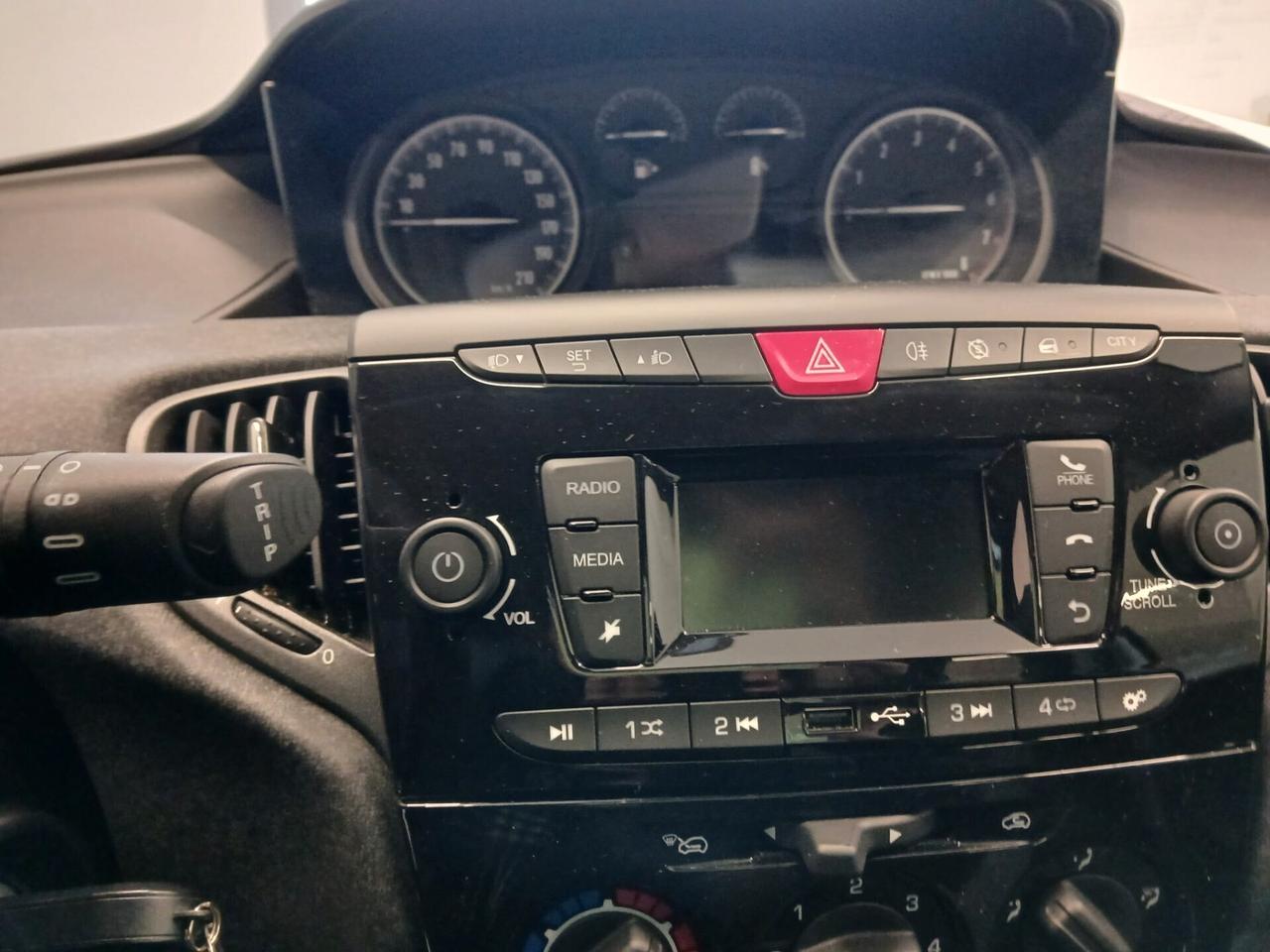 Lancia Ypsilon 1.0 FireFly 5 porte S&S Hybrid Silver