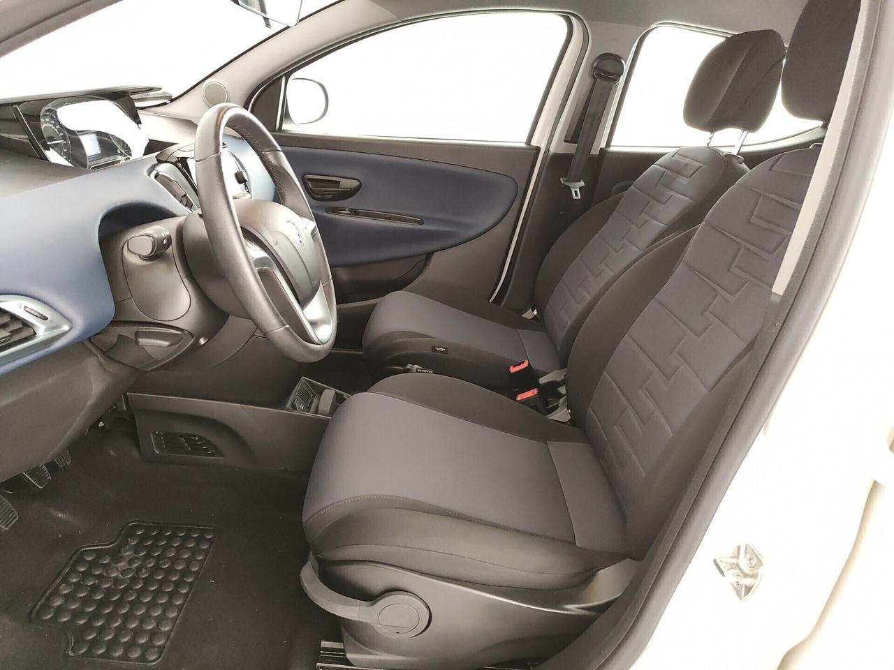 Lancia Ypsilon 1.0 FireFly 5 porte S&S Hybrid Platino