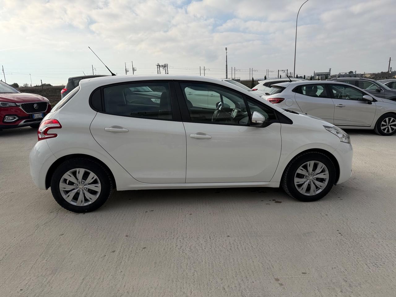 Peugeot 208 1.4 HDi 68 CV AUTOCARRO 5 POSTI