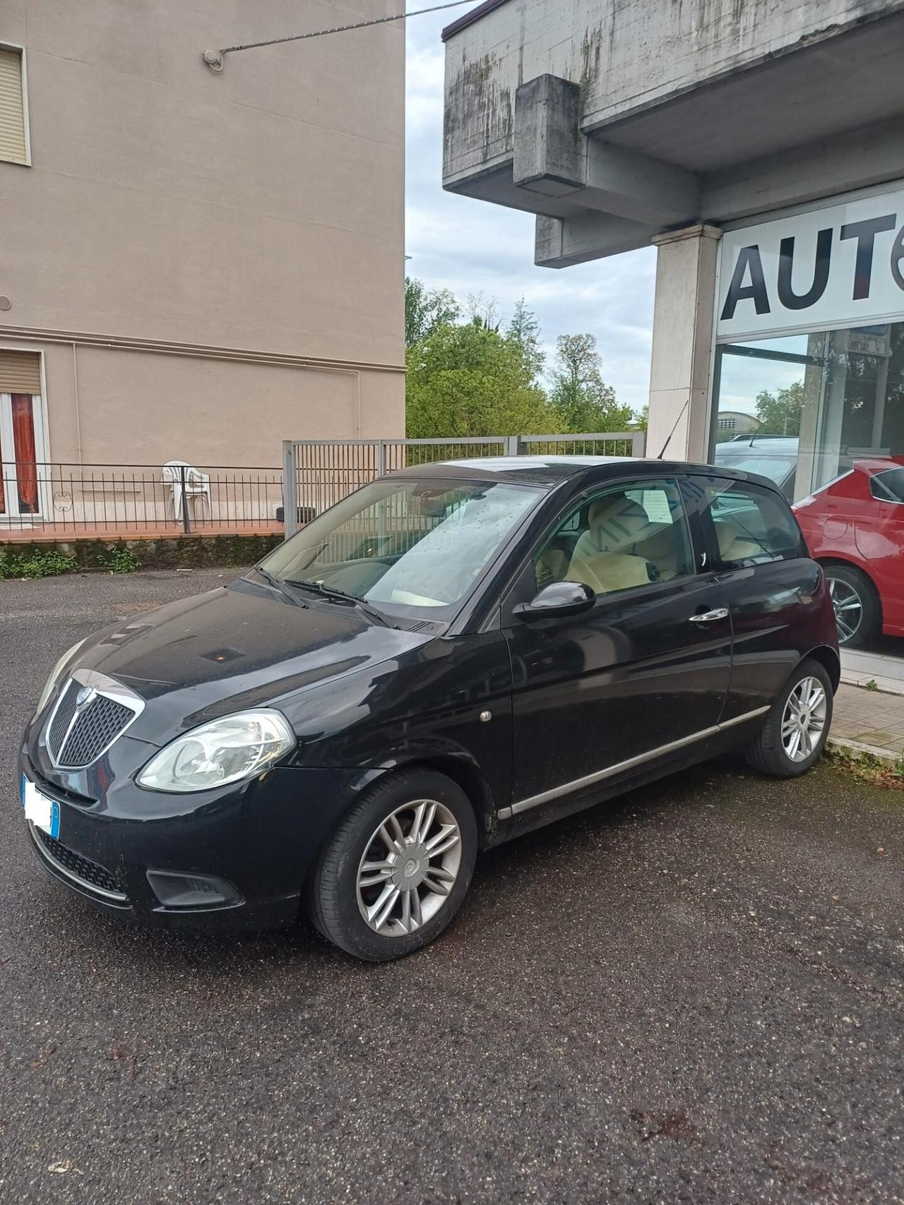 Lancia Ypsilon 1.2 Platino