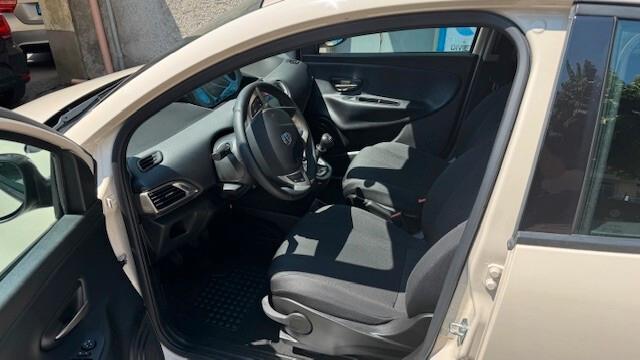 Lancia Ypsilon 1.2 69 CV 5 porte Gold