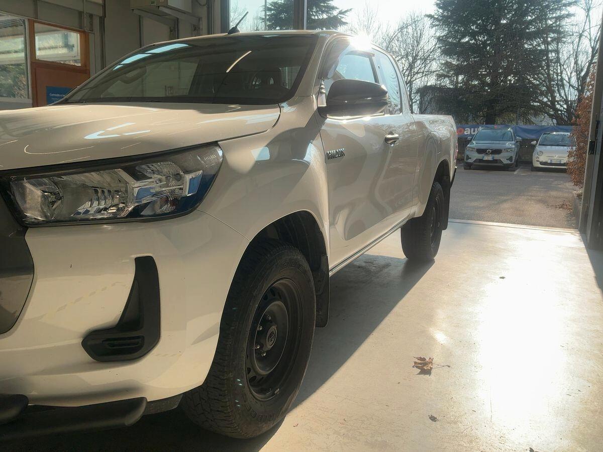 Toyota Hilux 2.4 D-4D Extra Cab Comfort 4x4 — 150 CV | 07/2021 | 28.100 km