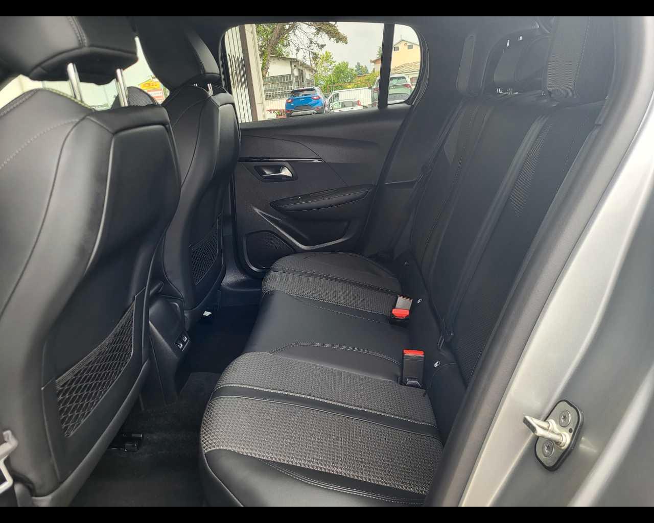 PEUGEOT 208 1.2 GT Line