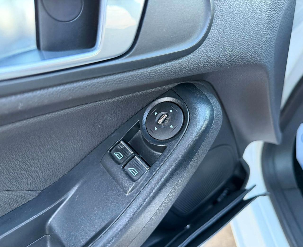 Ford Fiesta 1.5 TDCi 75CV 5 porte Titanium