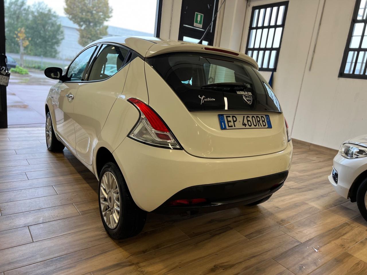 Lancia Ypsilon 0.9 TwinAir 85 CV 5 porte Metano Ecochic Elefantino