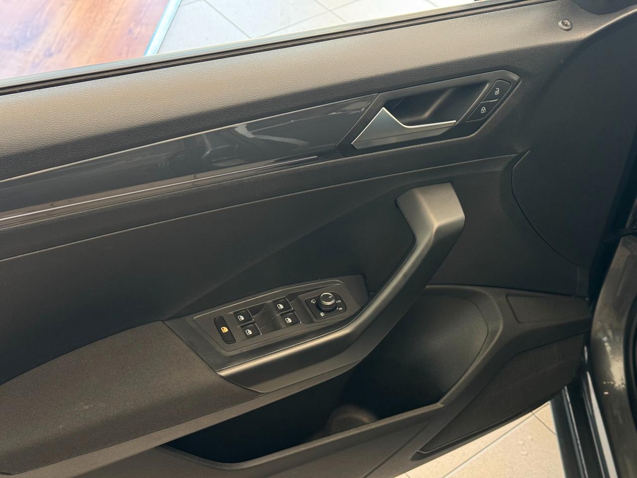 VOLKSWAGEN T-ROC 2.0cc 150CV TDI DSG 4MOTION