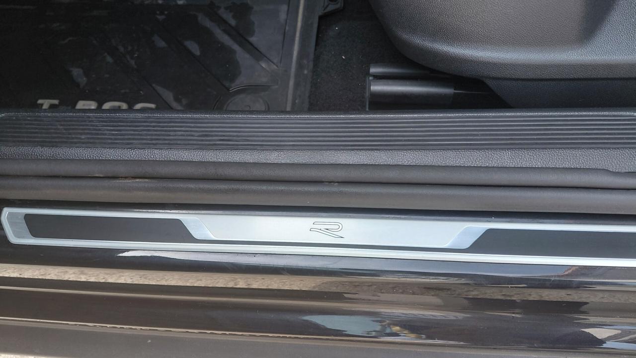 Promo Volkswagen T-Roc TSI R-Line Unicopr