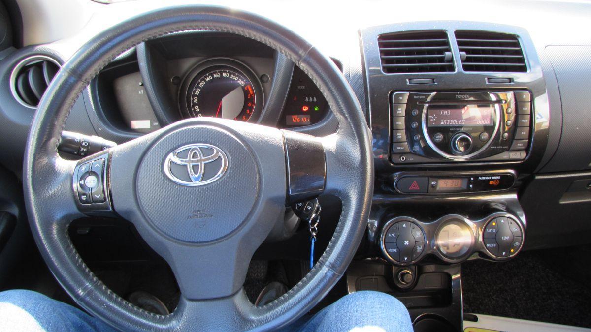 TOYOTA - Urban Cruiser - Cruiser 1.4 D-4D AWD Luxury