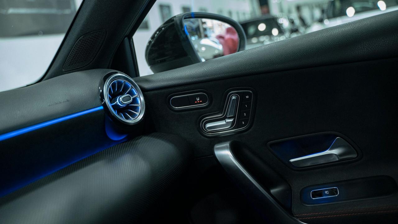 Mercedes-benz A 180 D PREMIUM PLUS AMG TETTO PACK LUCI MULTIBEAM FULL