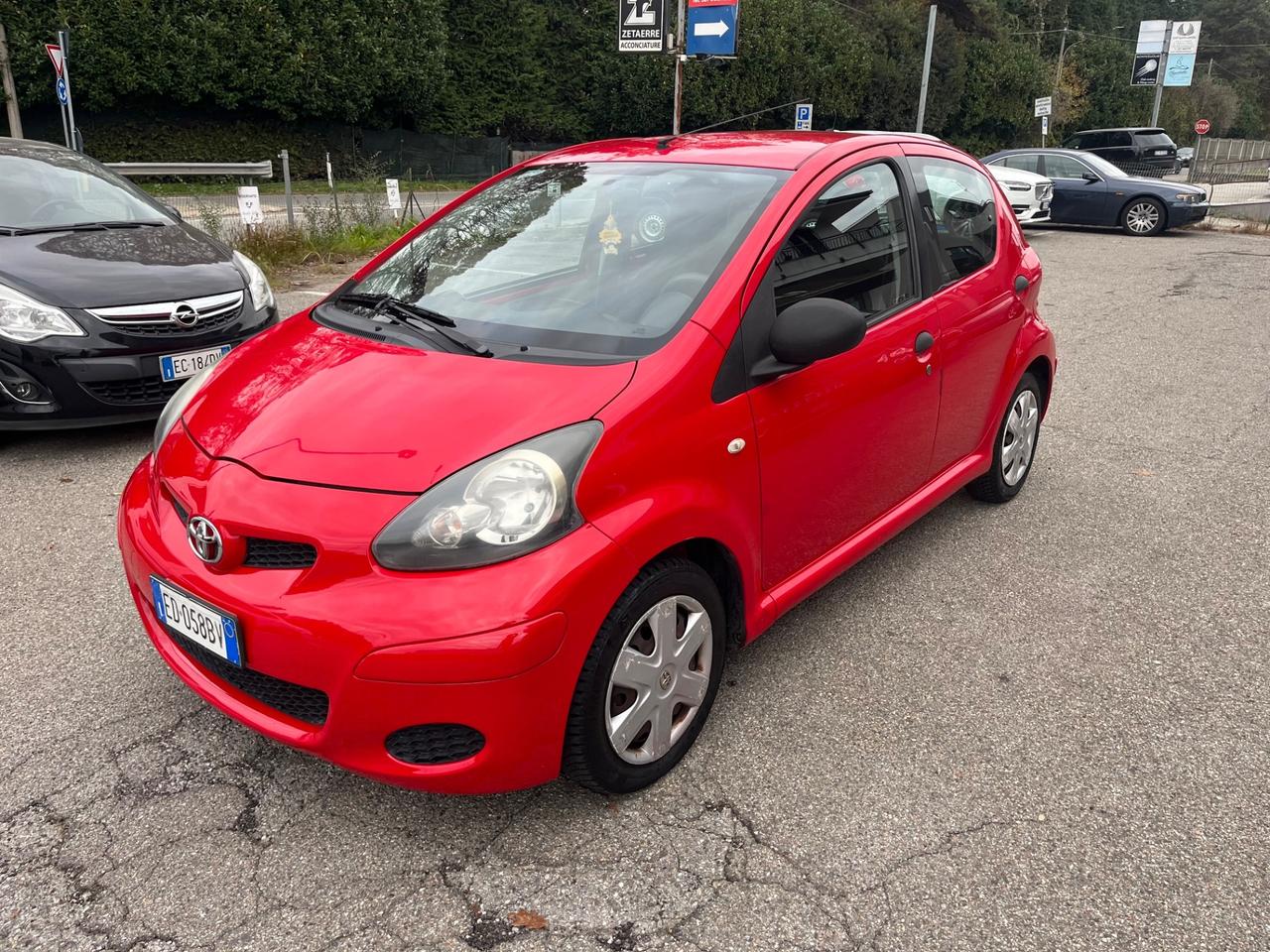 Toyota Aygo 1.0 12V VVT-i 5 porte Sol GPL/68CV/neopatentato