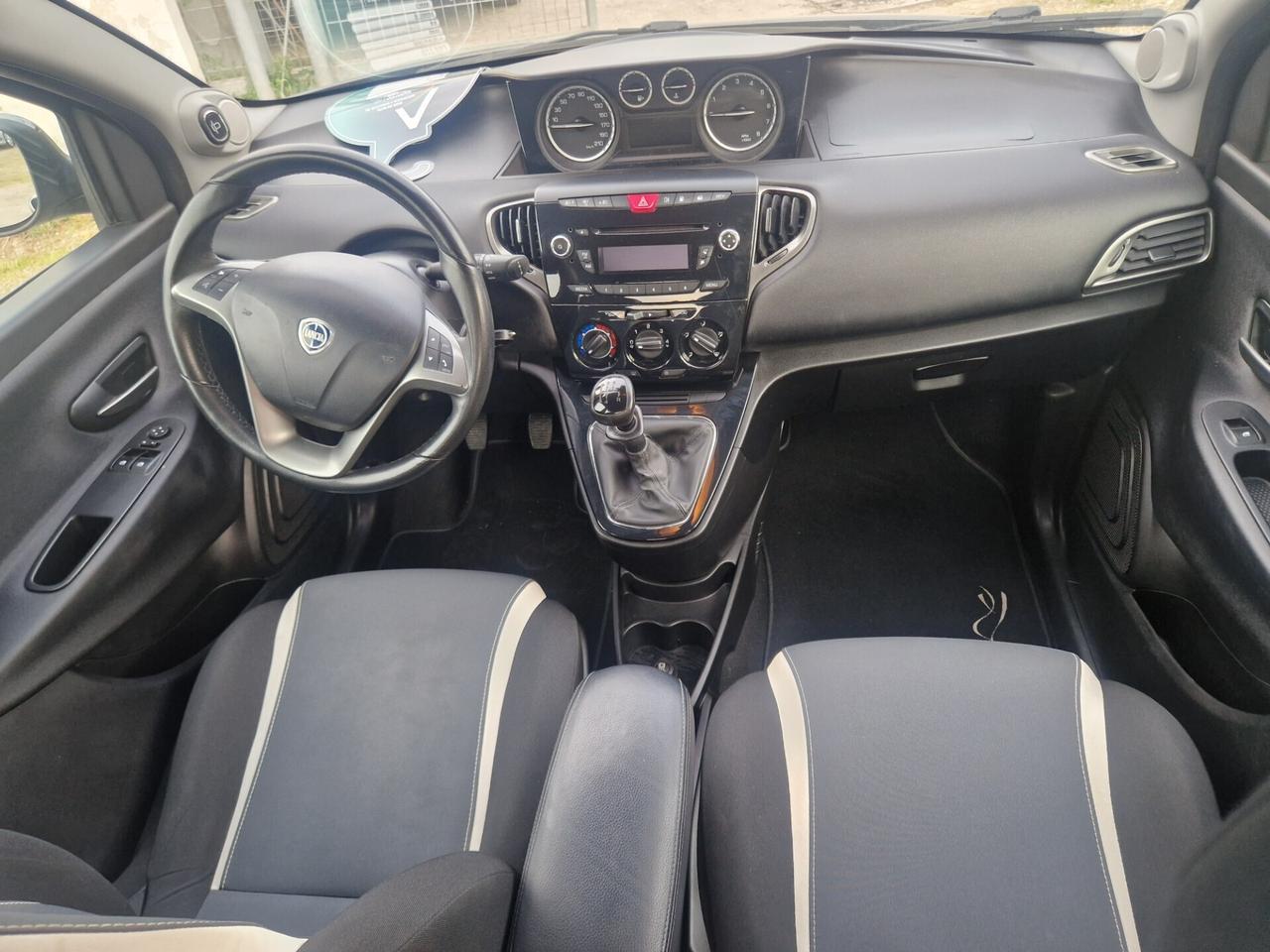 Lancia Ypsilon 0.9 TwinAir 85 CV Metano - 2014