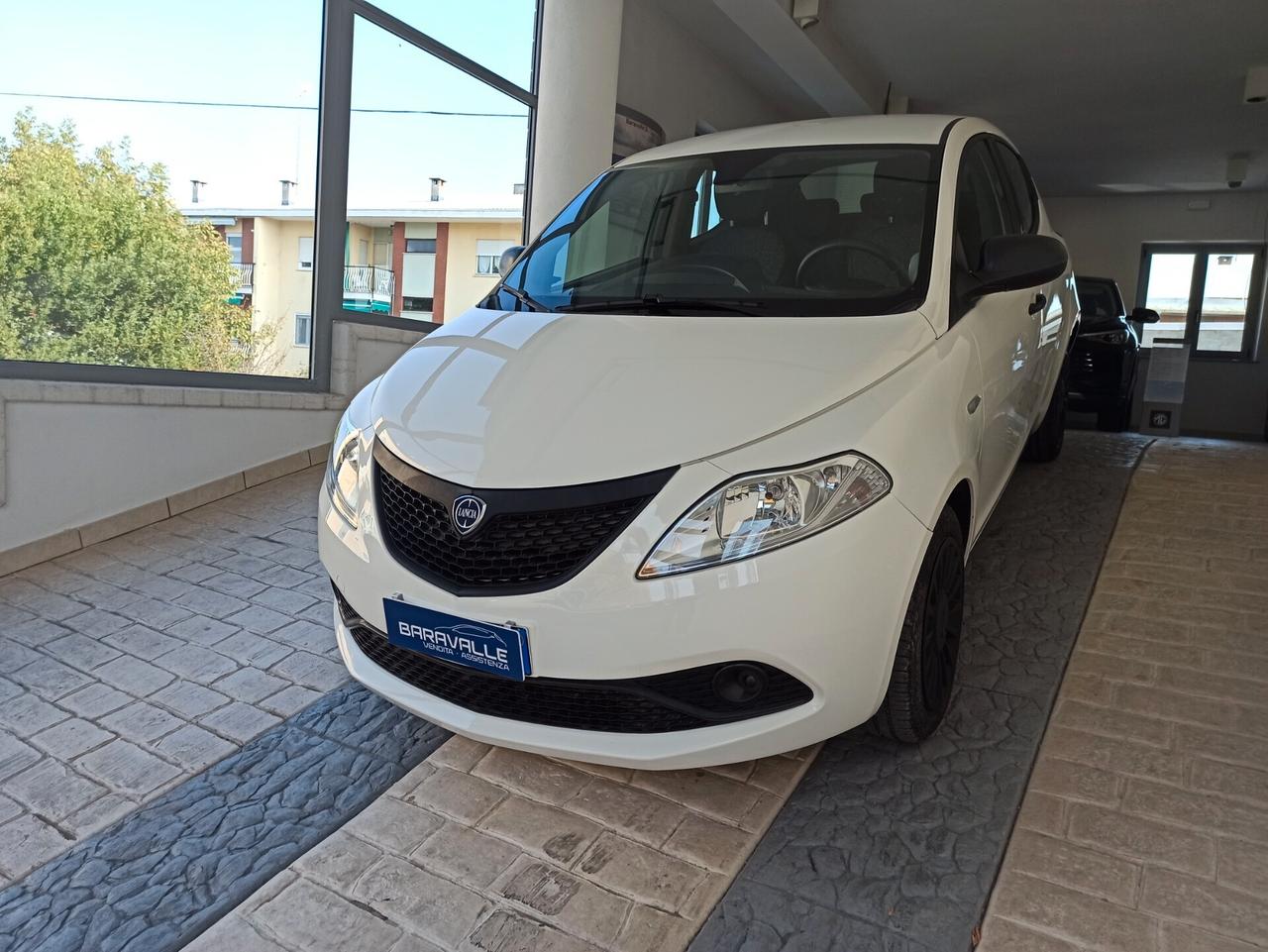 Lancia Ypsilon 1.0 FireFly 5 porte S&S Hybrid Ecochic Silver