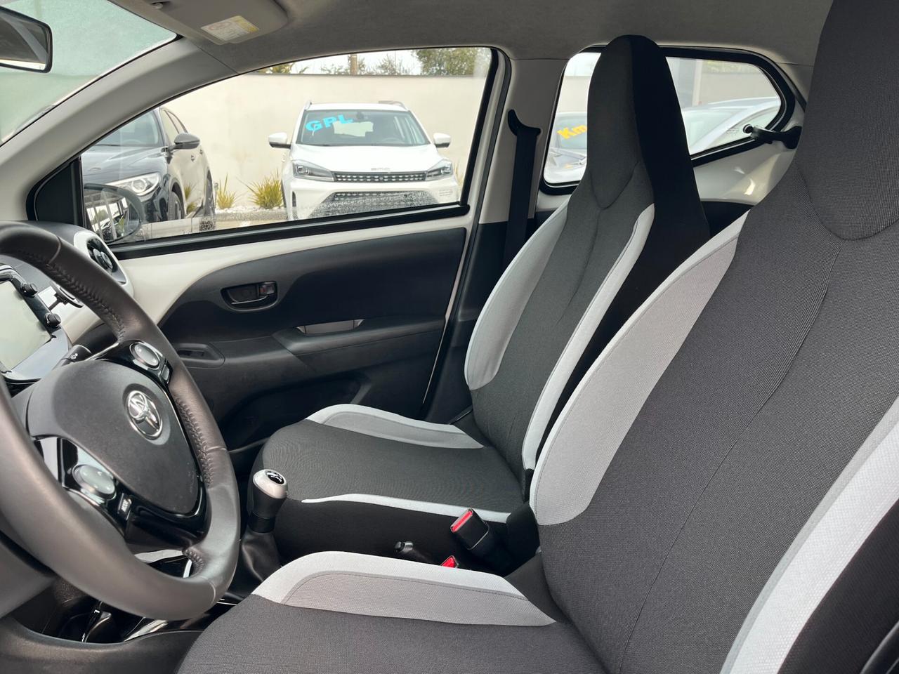 Toyota Aygo 1.0 VVT-i 69 CV 5 porte x-play