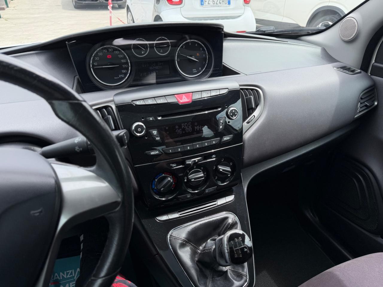 Lancia Ypsilon 0.9 TwinAir 5porte 85CV /TETTO APR.