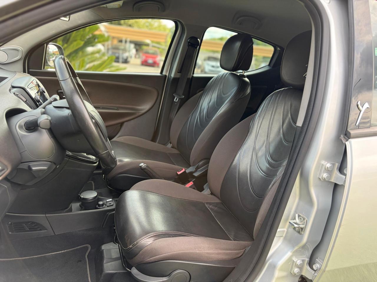 Lancia Ypsilon 0.9 TwinAir 85 CV 5 porte S&S Platinum