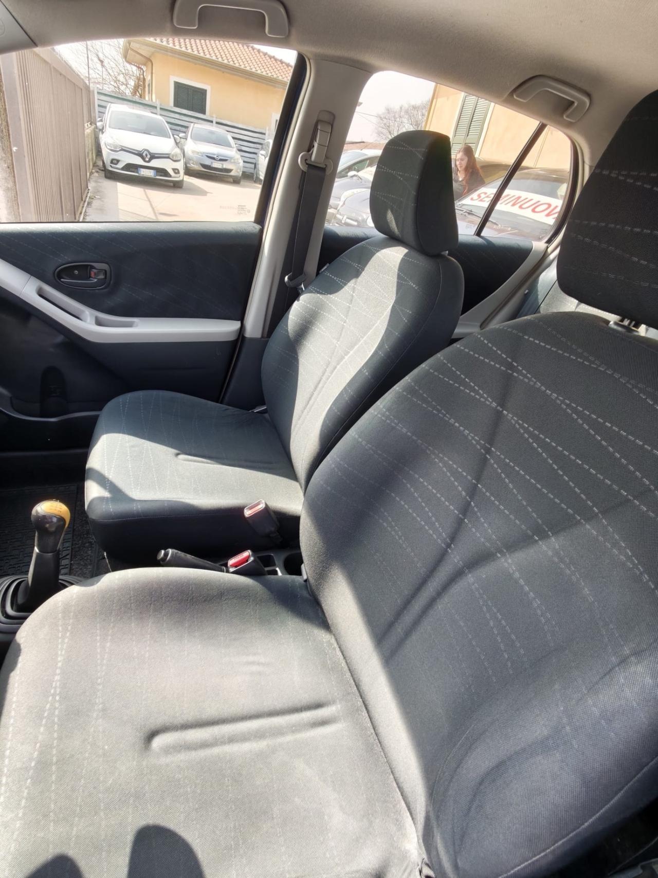 Toyota Yaris 1.0 5 porte Sol km 129 mila certificati