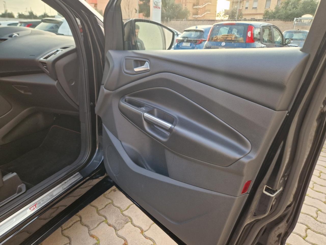 Ford Kuga 2.0 TDCI 180 CV 4WD Powershift ST-Line