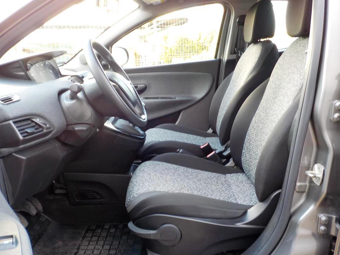 Lancia Ypsilon 1.0 FireFly 5 porte S&S Hybrid Ecochic Silver