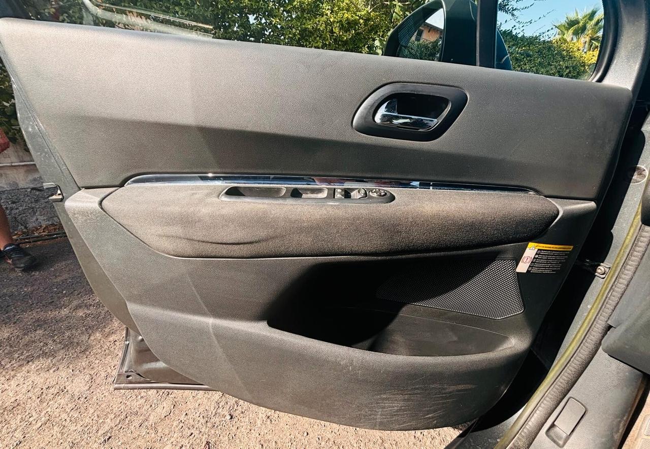 Peugeot 3008 1.6 HDi 115CV Business