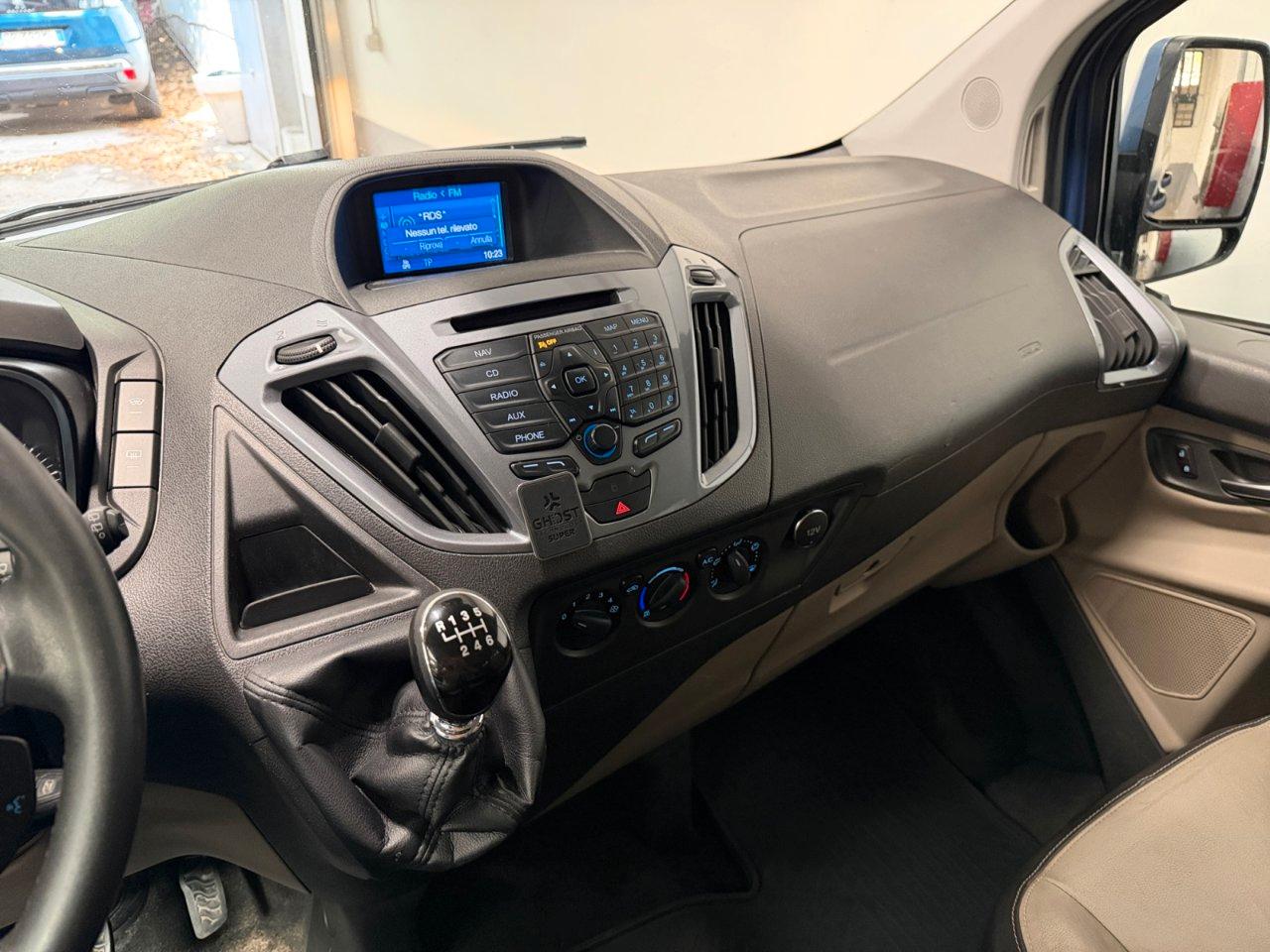 ford Tourneo Custom 2.2 TDCI Titanium 8 Posti