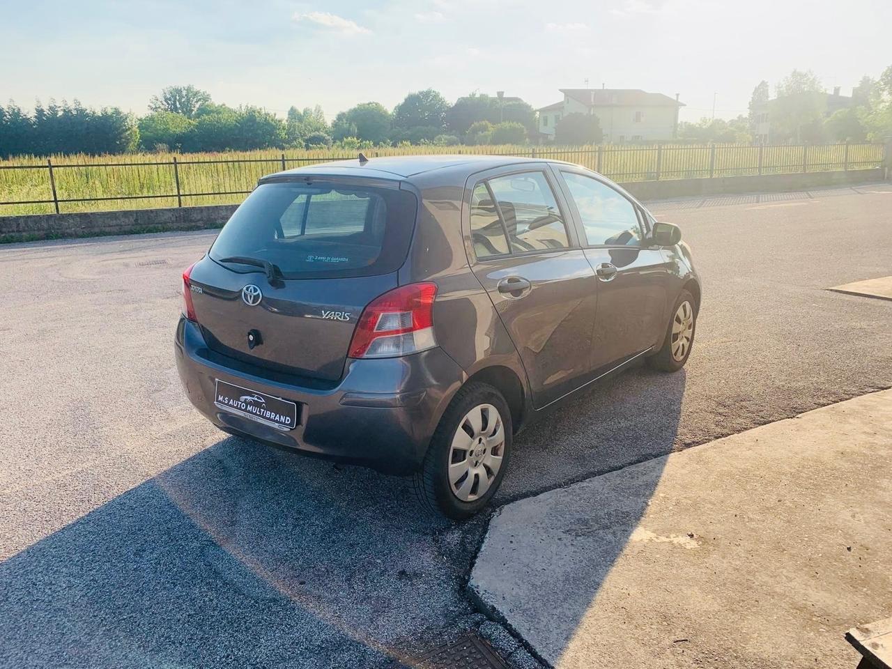 Toyota Yaris 1.0 benzina 2010 130.000km neo