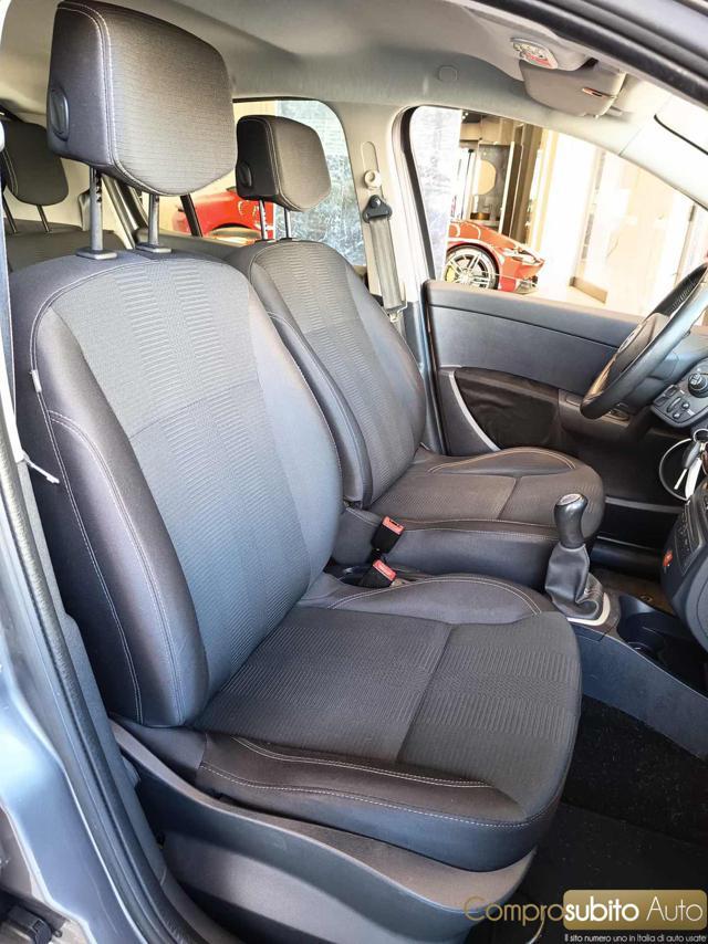 RENAULT Clio 1.2 16V 5 porte Confort