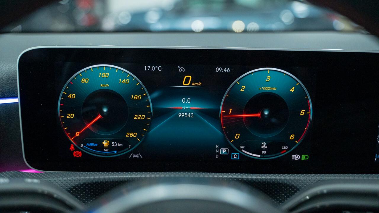 Mercedes-benz A 180 D PREMIUM PLUS AMG TETTO PACK LUCI XENO NAVI PELLE FULL OPTIONAL