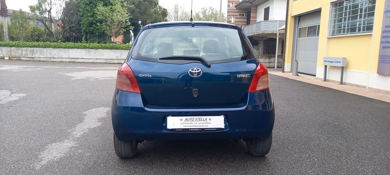 Toyota Yaris cc. 1.000 Benzina 5 Porte 5 Posti Utilizzabile Anche per i Neopatentati.
