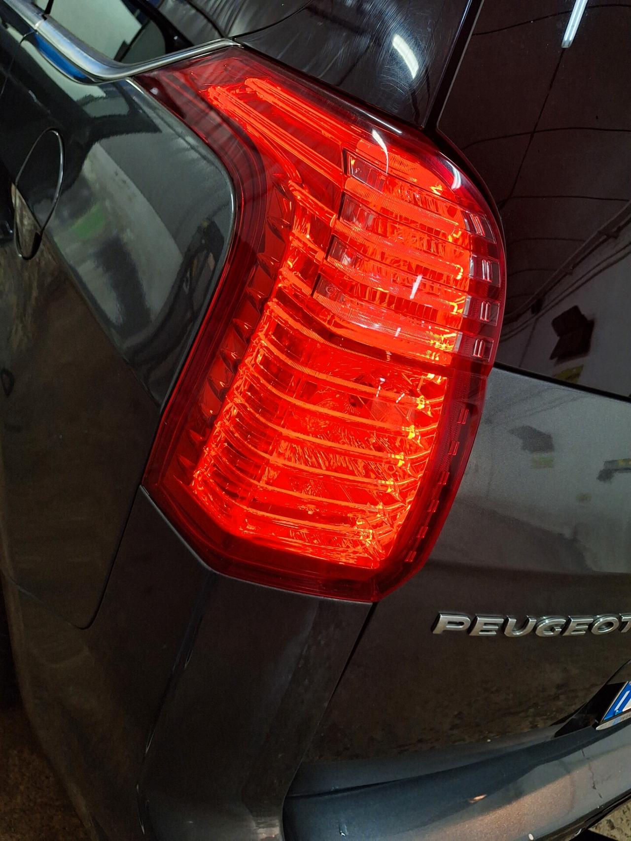 Peugeot 5008 2.0 HDi 150CV Business NAVI TETTO 5 POSTI GANCIO TRAINO HEAD-UP DISPlAY