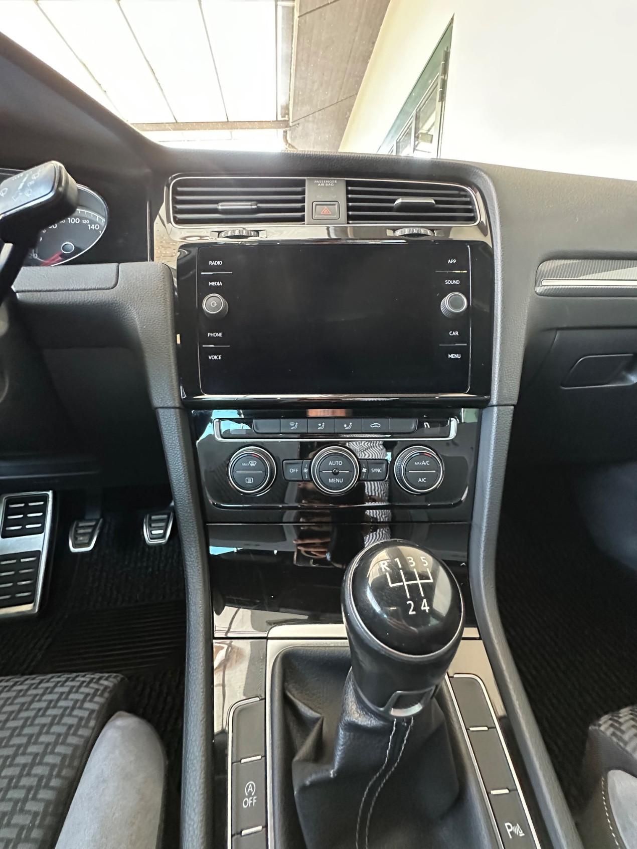 Volkswagen Golf 5 Porte Golf 5p 1.6 tdi R-LINE 115cv dsg
