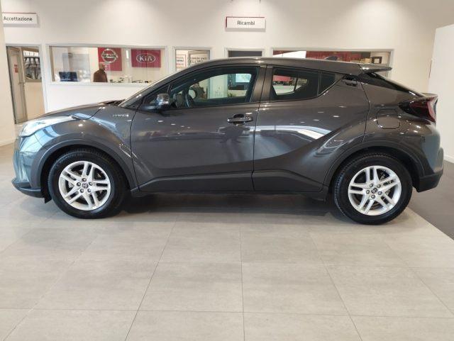 TOYOTA C-HR 1.8 Hybrid E-CVT Business