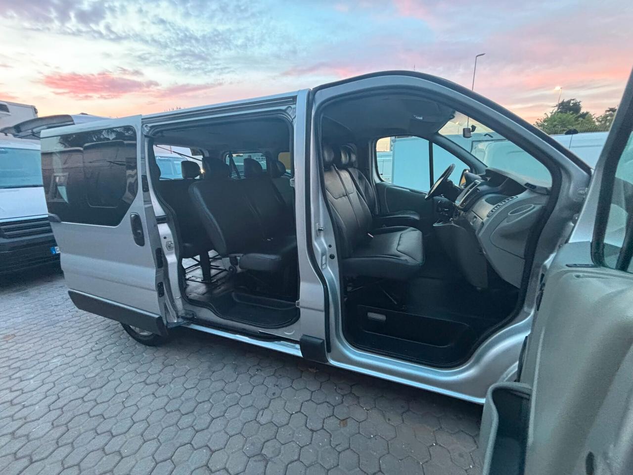 RENAULT TRAFIC 2.0 DCI 120 CV 9 POSTI - MOTORE RIFATTO