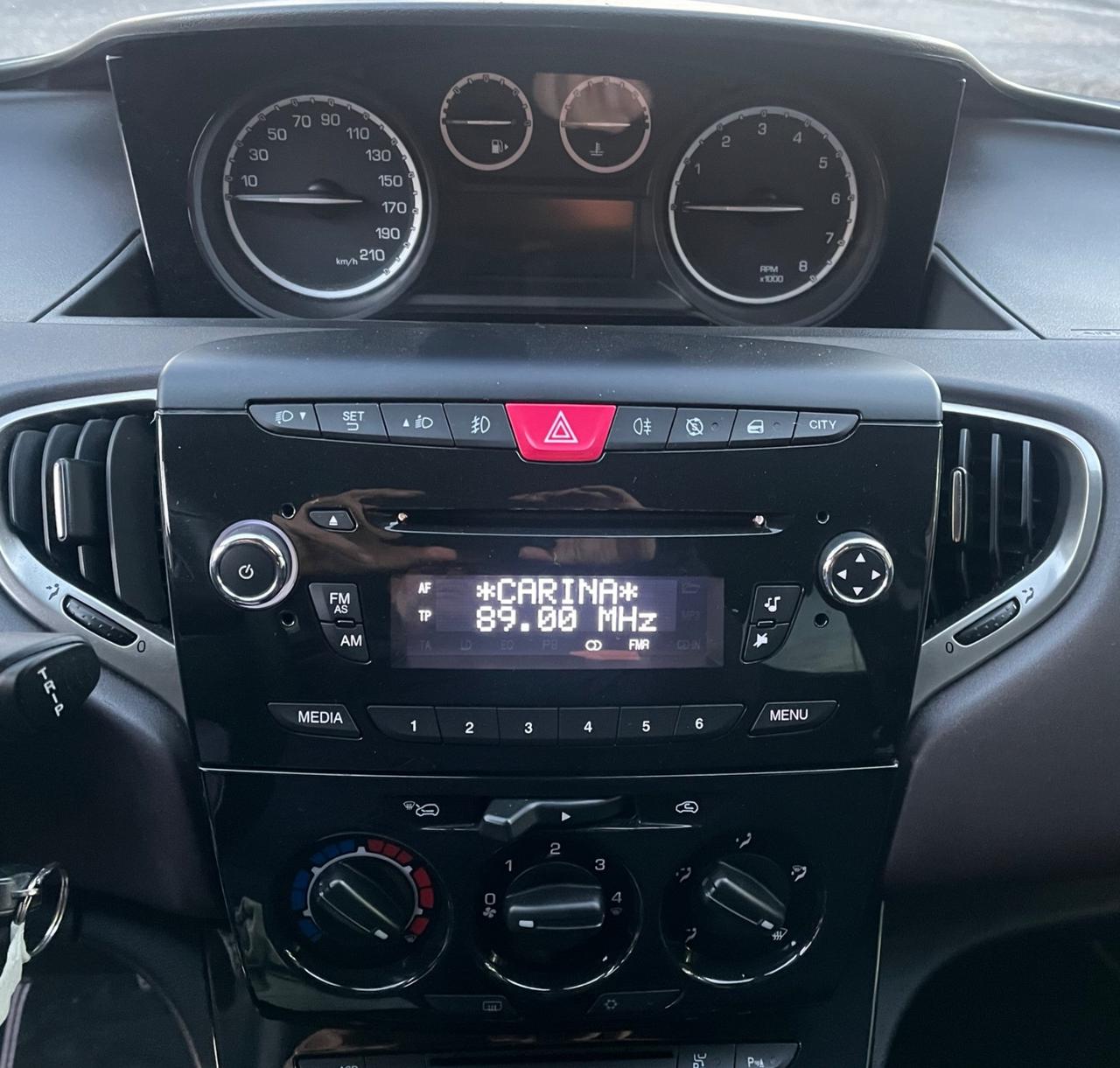 Lancia Ypsilon 1.2 69 CV 5 porte Gold-full-