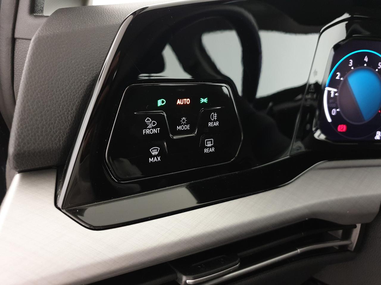 Volkswagen Golf 1.5 tgi life 130cv