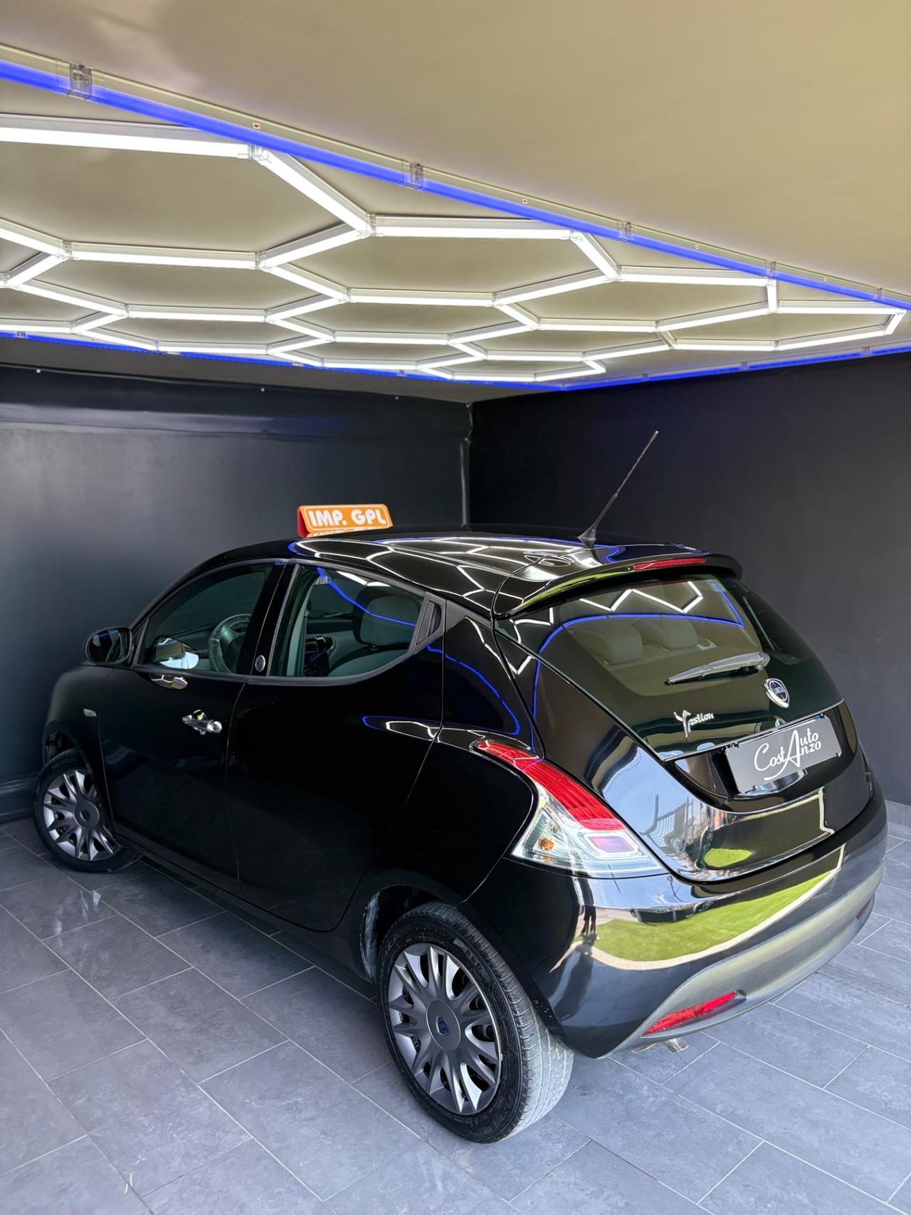 Lancia Ypsilon 1.2 GPL Ecochic Gold 2013