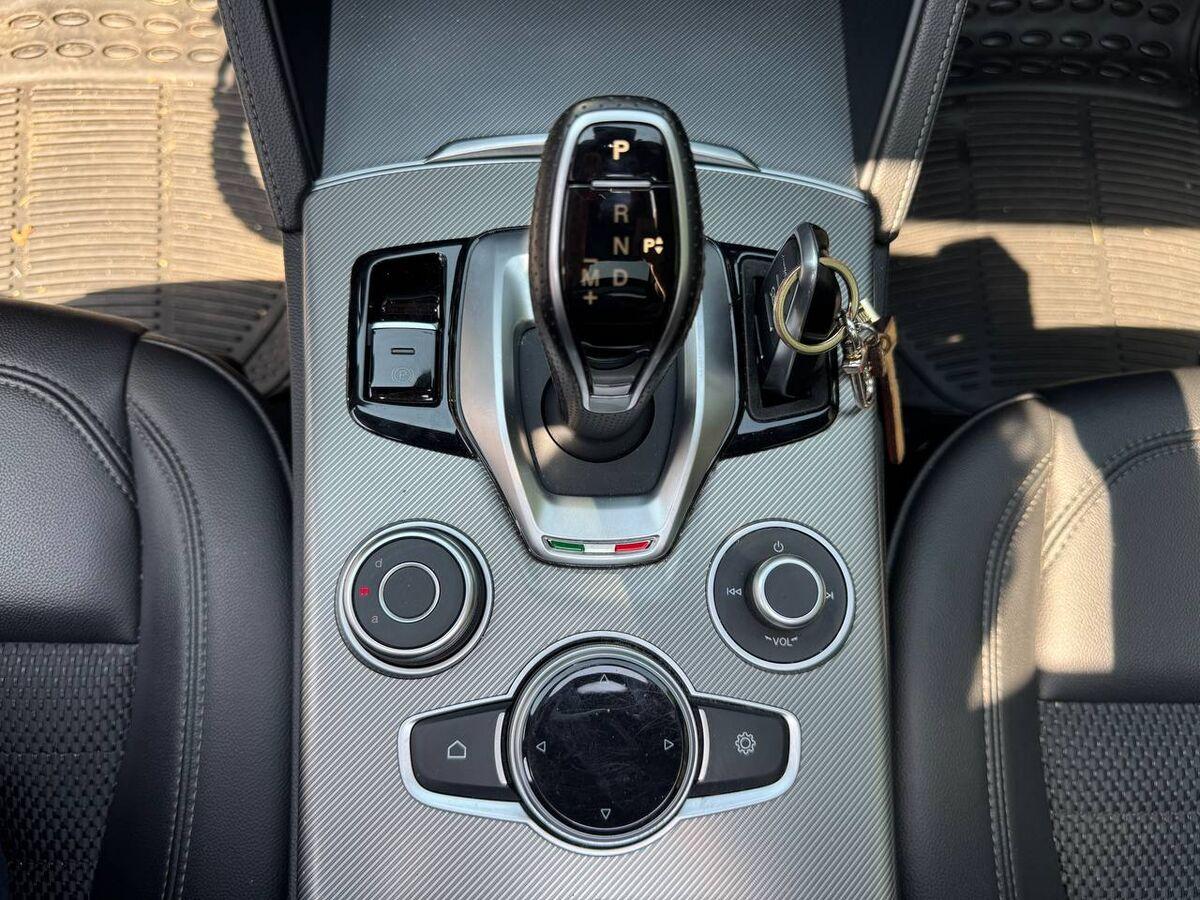 Alfa Romeo Stelvio 2.2 t Business rwd 160cv auto