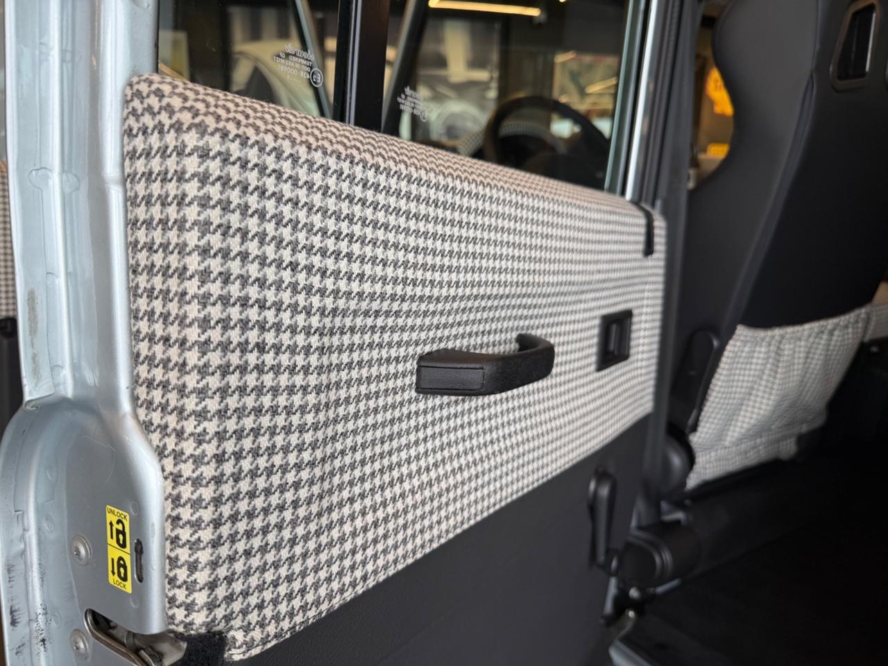 Land Rover Defender 110 2.4 TD4 Station Wagon SE