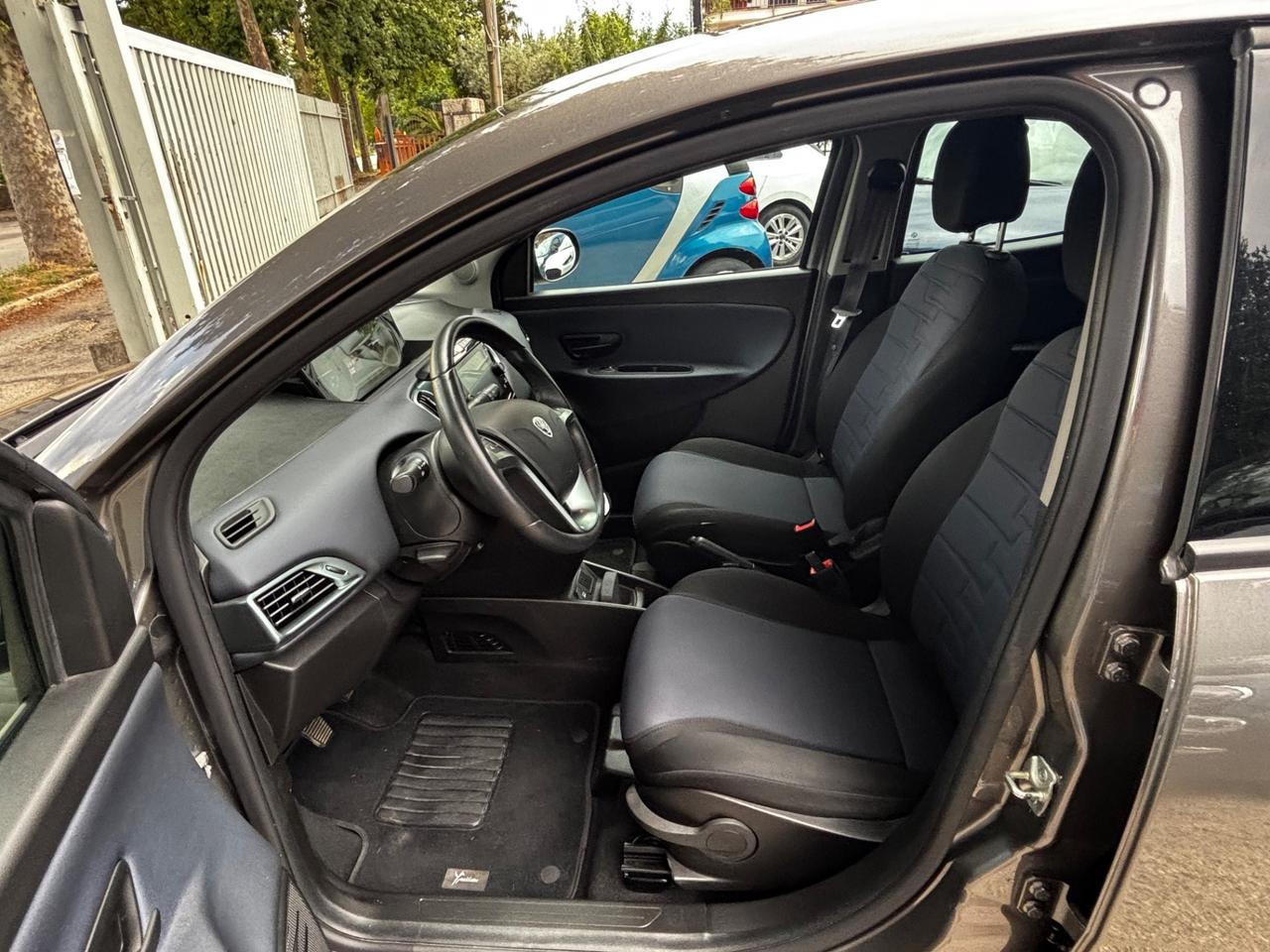 Lancia Ypsilon 1.0 FireFly 5 porte S&S Hybrid Gold