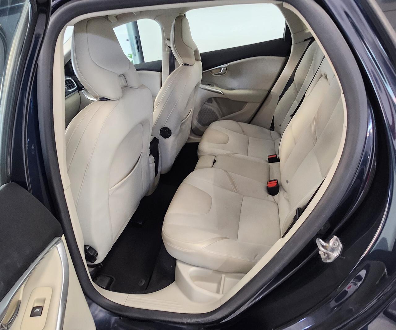 Volvo V40 D4 Geartronic R-design Kinetic