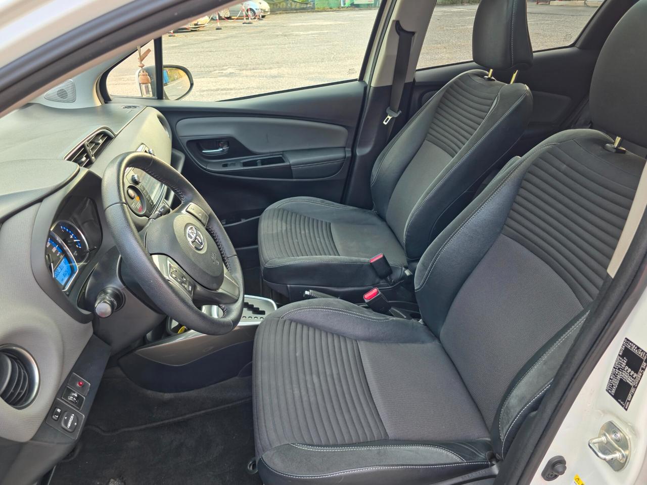 Toyota Yaris 1.5 Hybrid 5 porte Style E6 Automatica NEO 2014