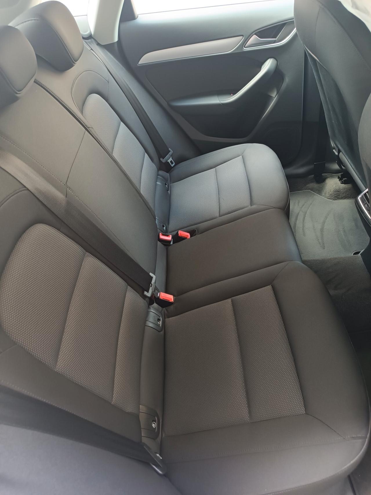 Audi Q3 2.0 TDI 150 CV S tronic Sport