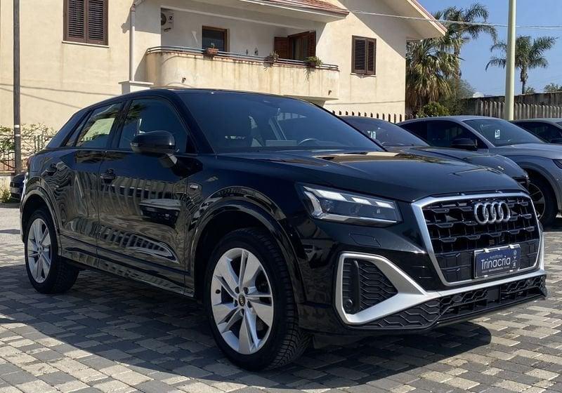 Audi Q2 S Line interno ed esterno 2.0 TDI 150CV s-tronic 35