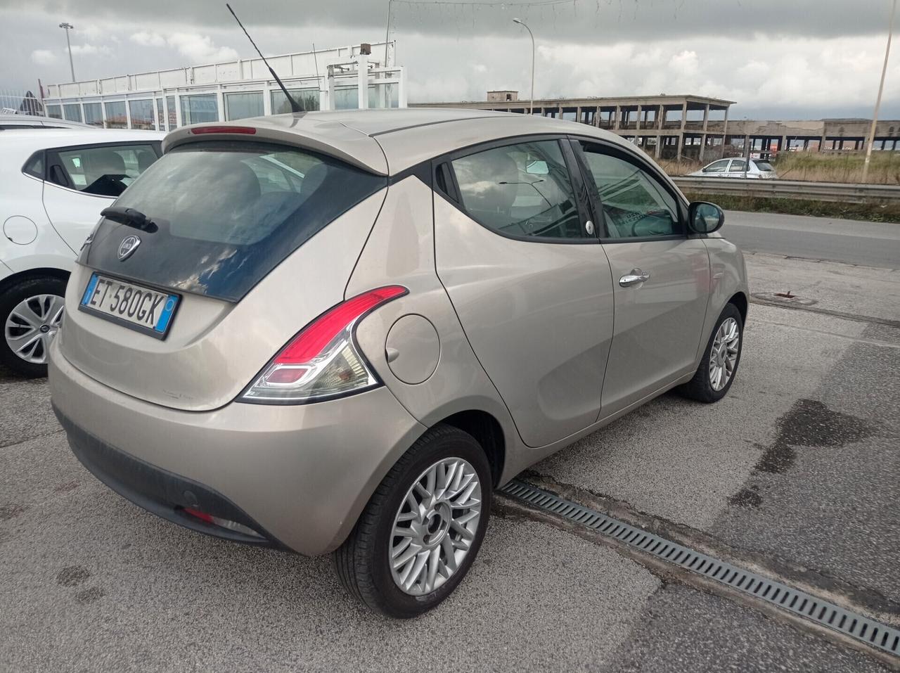 Lancia Ypsilon 1.2 69 CV 5 porte GPL di serie Ecochic Gold