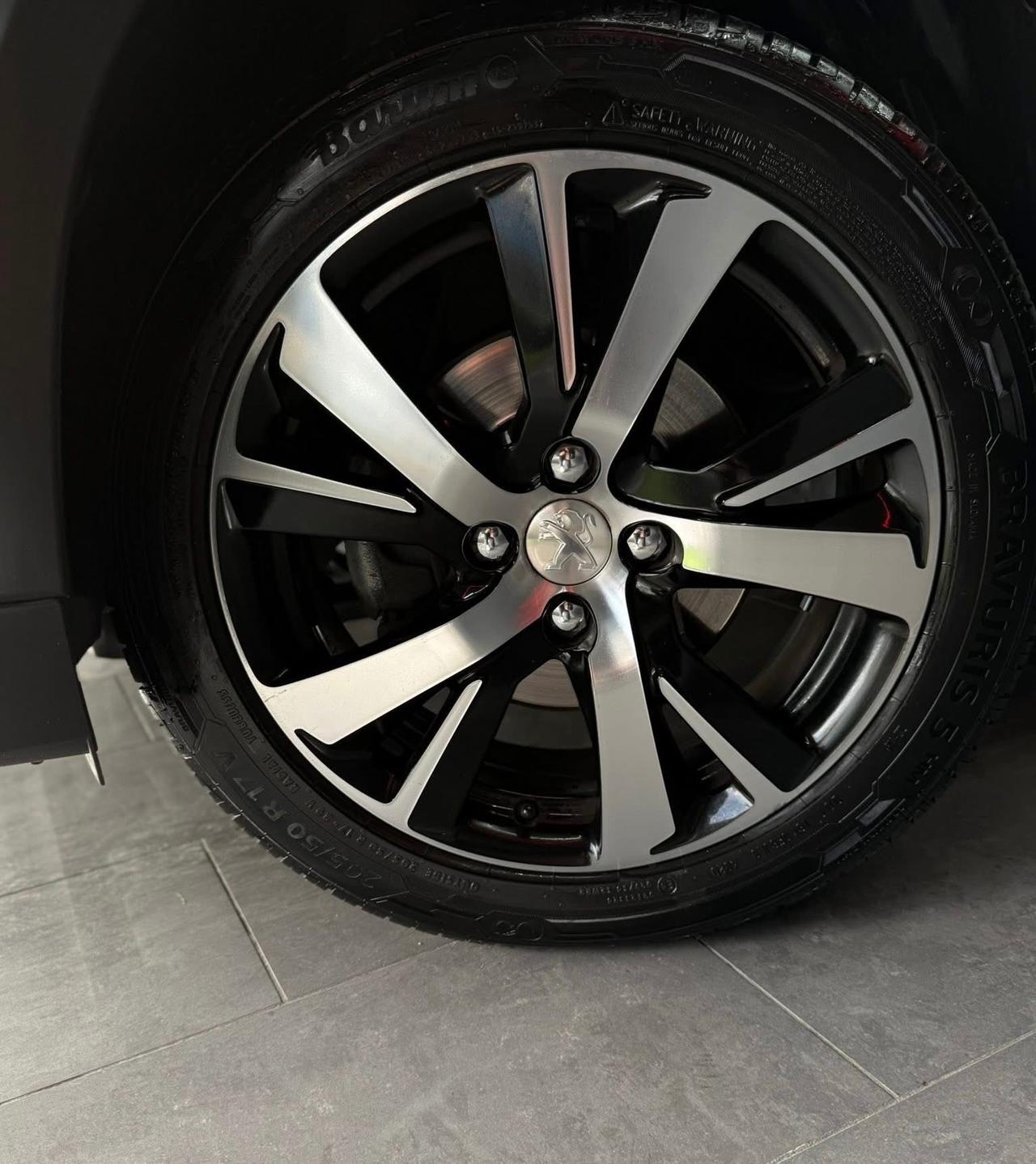 Peugeot 2008 BlueHDi 120 CV Crossway 2017