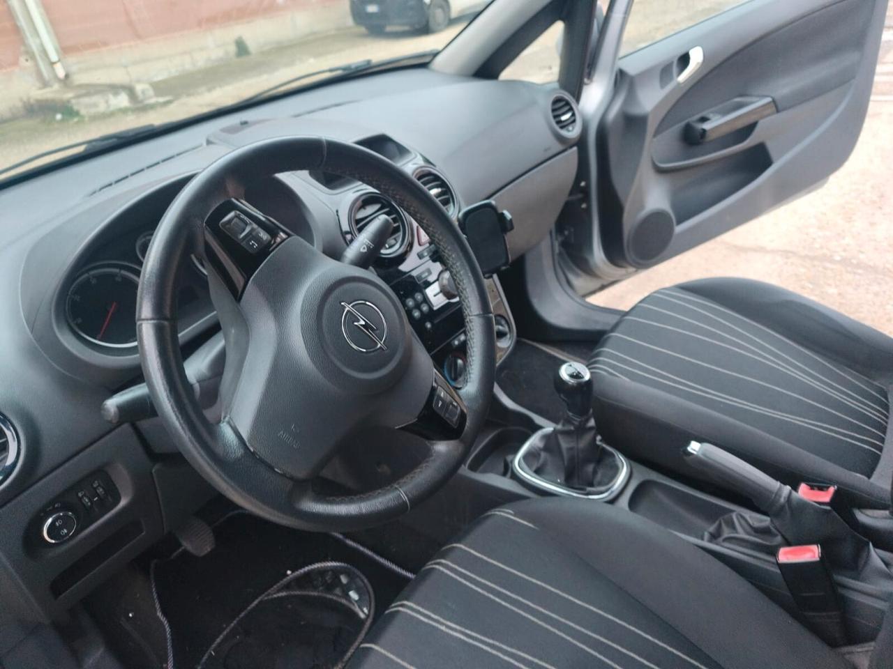 Opel Corsa 2011---1.3 Diesel Neopatentati