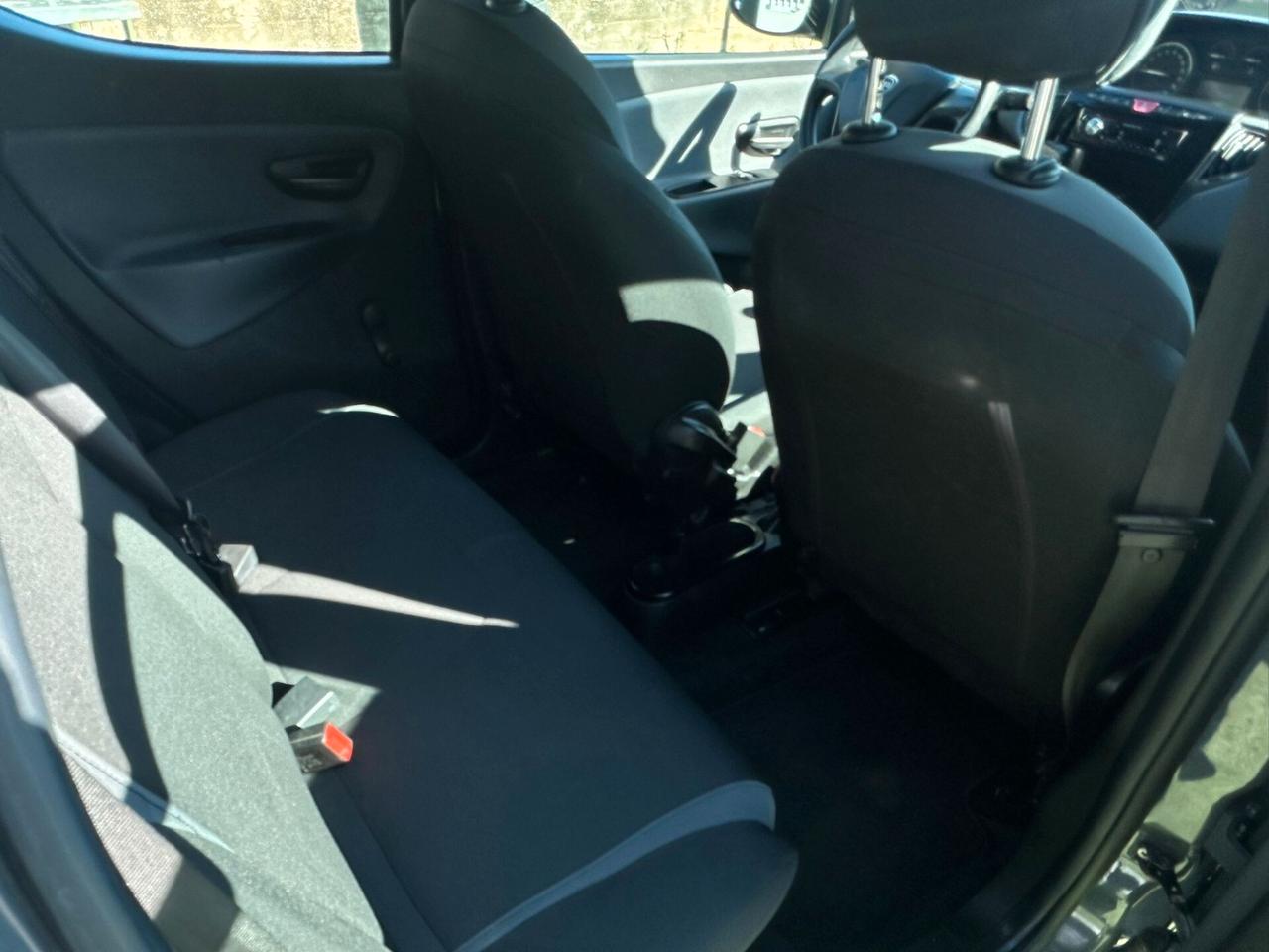 Lancia Ypsilon 1.2 69 CV 5 porte Silver