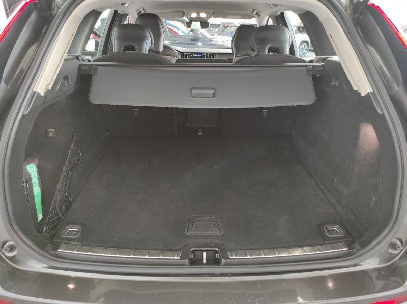 VOLVO XC60 (2017-->) - XC60 B4 Geartronic Momentum