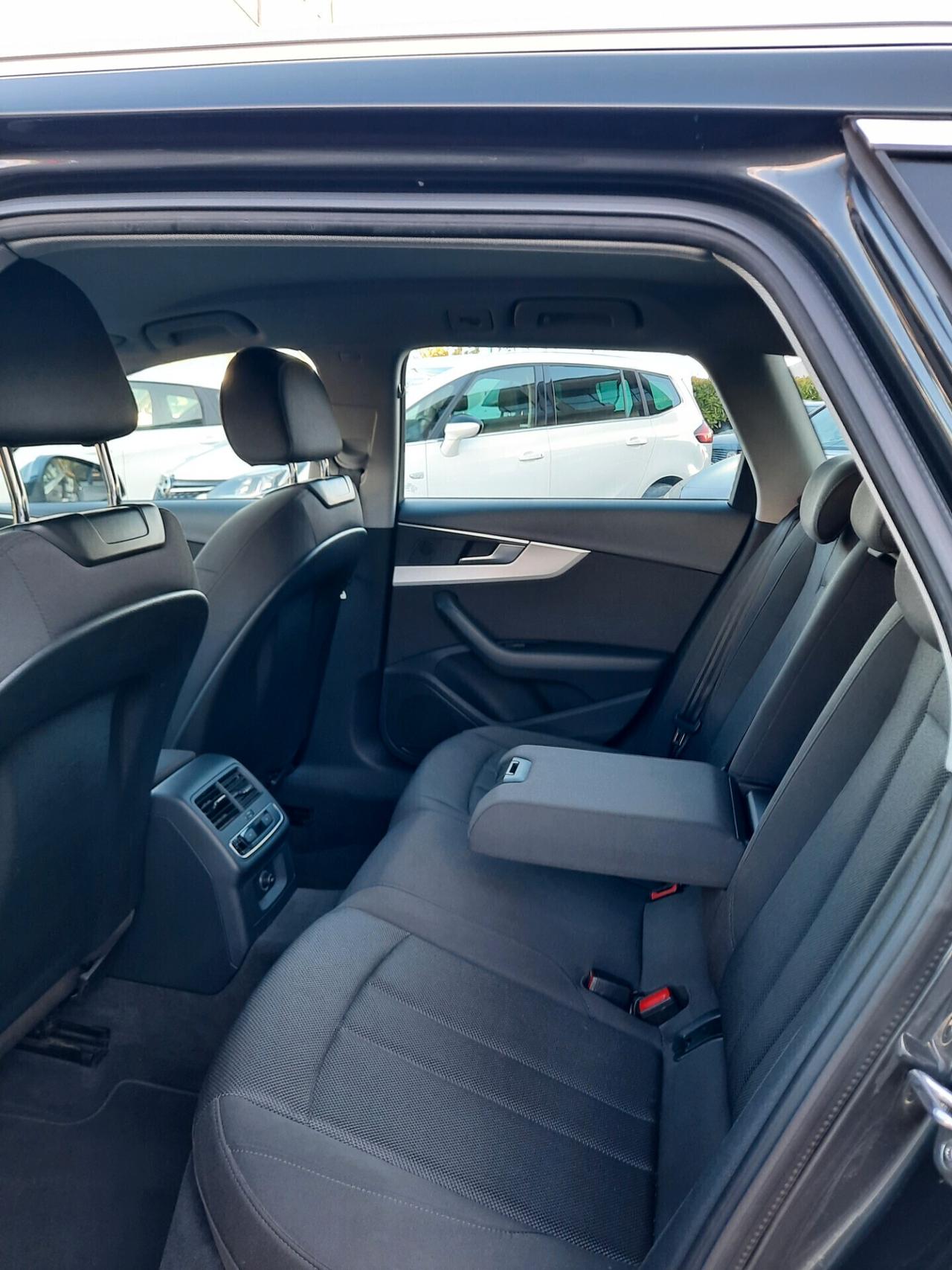 Audi A4 Avant 35 TDI S tronic Sport cokpit radar