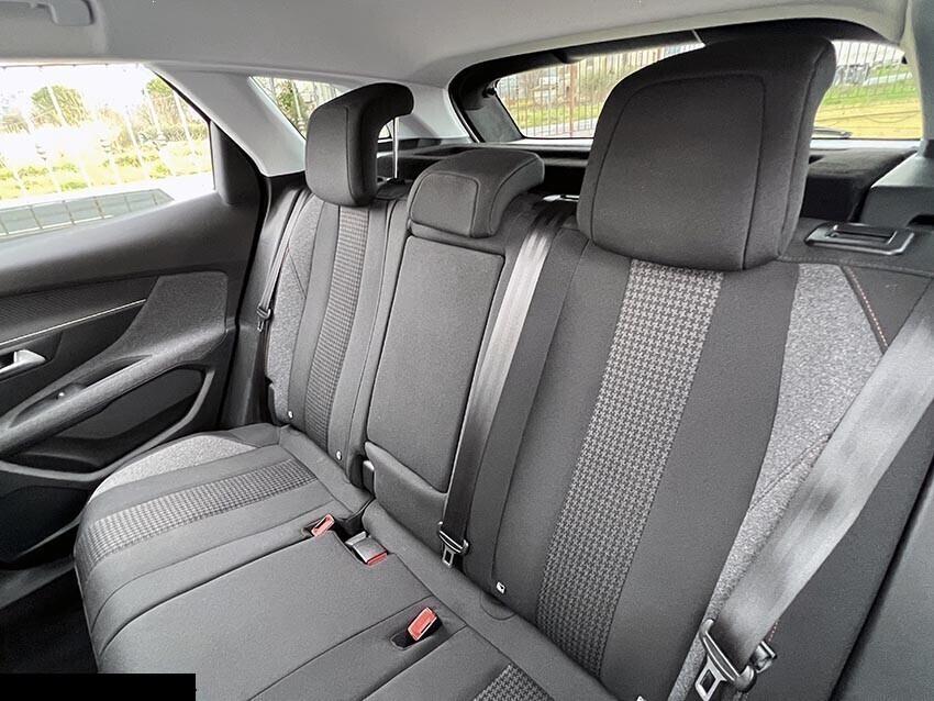 PEUGEOT 3008 1.2 benzina NAVI-AUTOMATICA